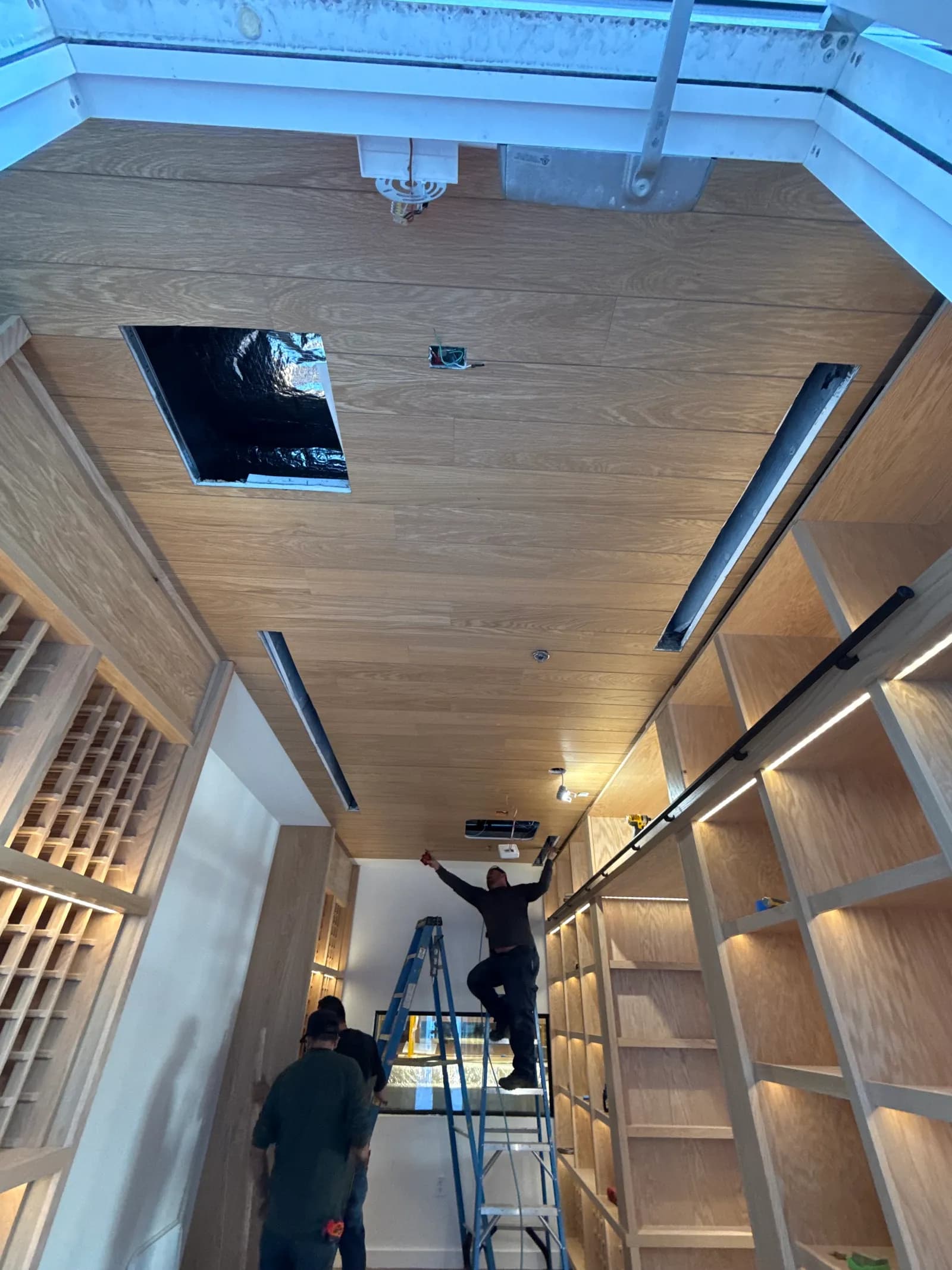 Jamie's Bar — main view